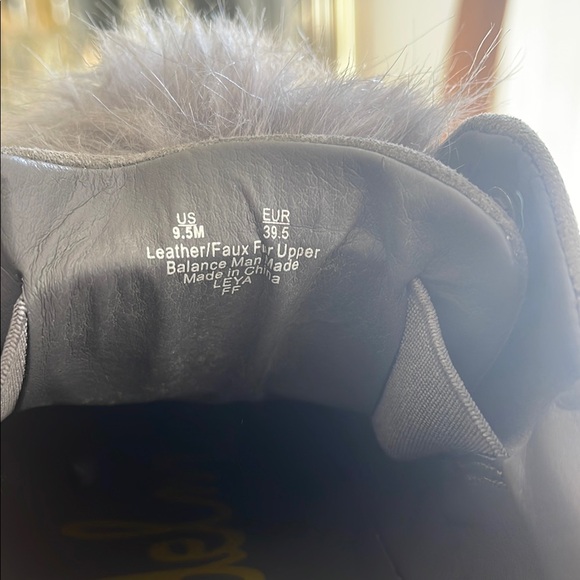 Sam Edelman Slip On Gray Sneakers with Faux Fur Pom Poms Size 9.5 - Picture 7 of 8